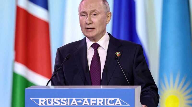 À Sotchi, Vladimir Poutine promet un «soutien total» aux pays africains 